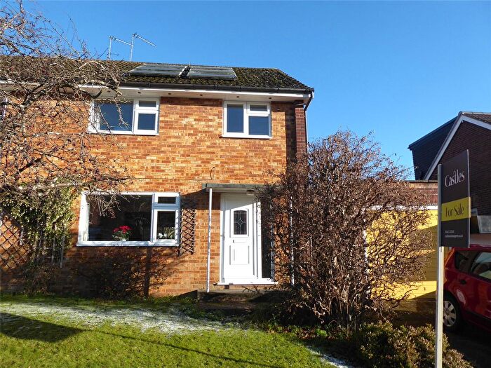 4 Bedroom Semi Detached House For Sale In Ridge Lea, Warners End, Hemel Hempstead, Hertfordshire, HP1