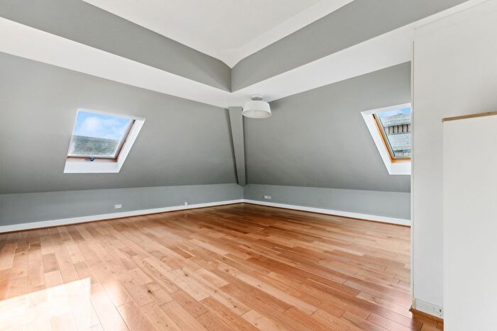3 Bedroom Flat To Rent In Melville Place, Islington, N1