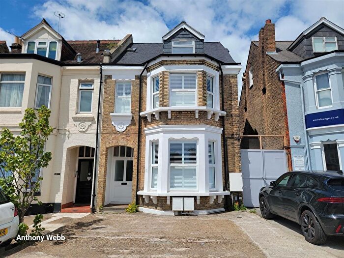1 Bedroom Flat For Sale In Green Lanes, Palmers Green, N13