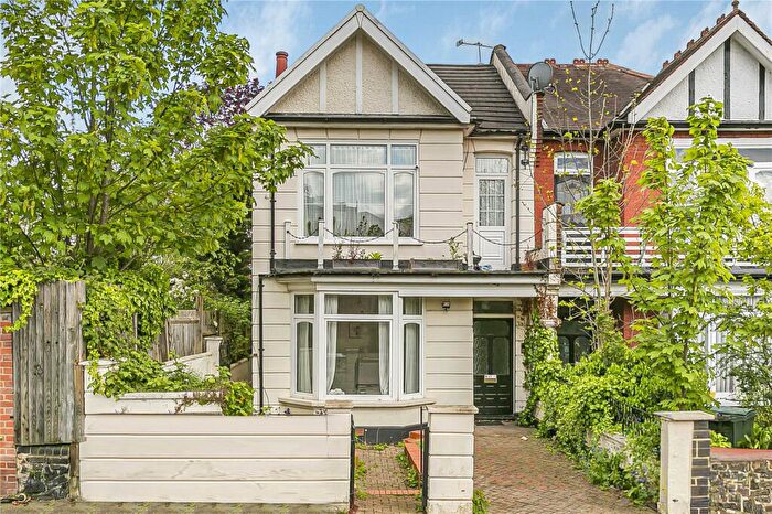 2 Bedroom Maisonette For Sale In Danvers Road, London, N8