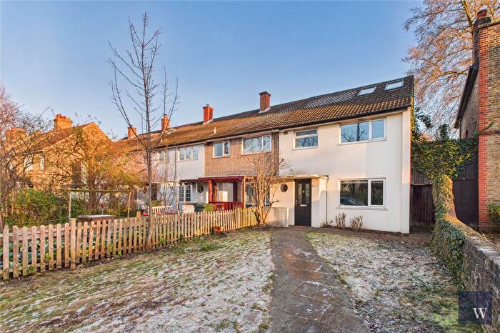 4 Bedroom End Of Terrace House For Sale In Norwood Road, London, SE24