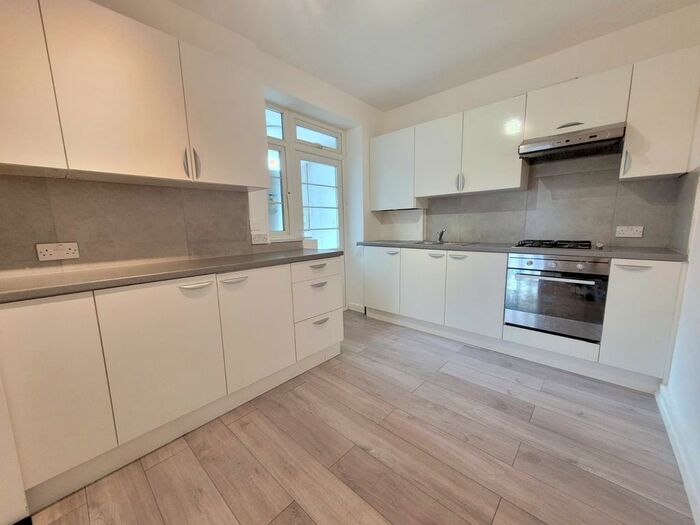 4 Bedroom Flat To Rent In Beaufort Park, London, NW11
