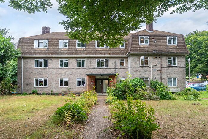 2 Bedroom Flat For Sale In Springfield Road, Westcott, RH4