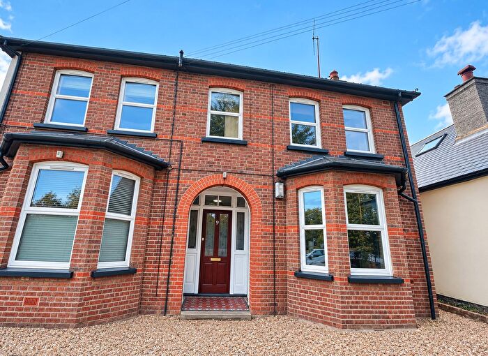1 Bedroom Flat For Sale In Horseshoe Lane, Watford, Hertfordshire, WD25