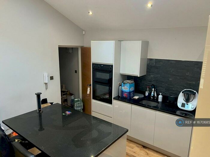 2 Bedroom Penthouse To Rent In Warstone Lane, Birmingham, B18