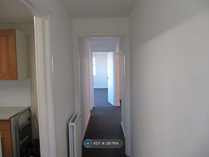 2 Bedroom Flat To Rent In Dairy Court, Crewkerne, TA18