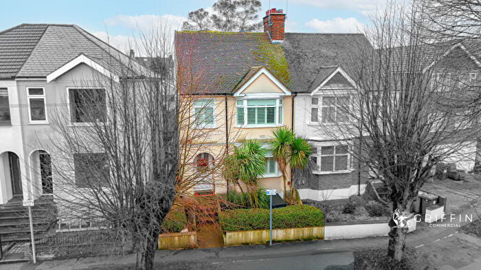 3 Bedroom Semi Detached House For Sale In Milton Road, Grays, RM17