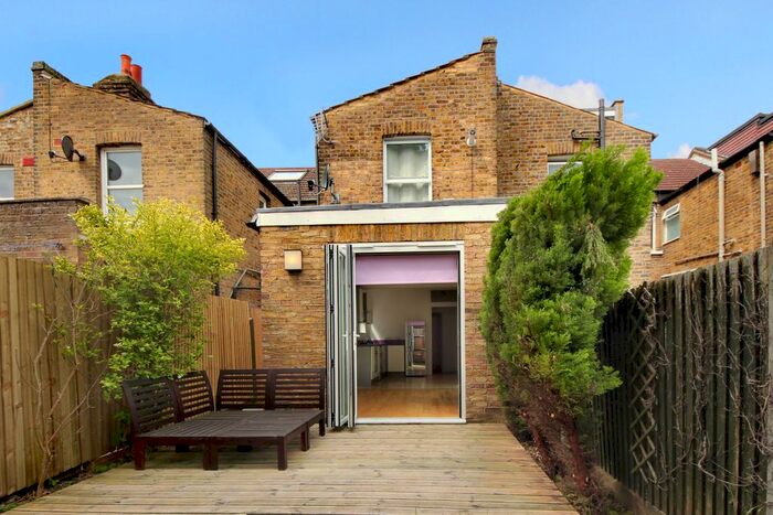 2 Bedroom Flat To Rent In Glenfield Road, London, W13