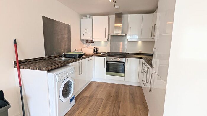 2 Bedroom Flat To Rent In Simmonds View, Bristol, BS34