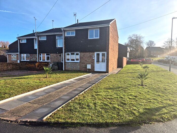 3 Bedroom Semi-Detached House To Rent In Johnson Road, Darlaston, Wednesbury, WS10
