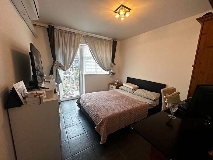 Studio To Rent In Latymer Way, London, N9