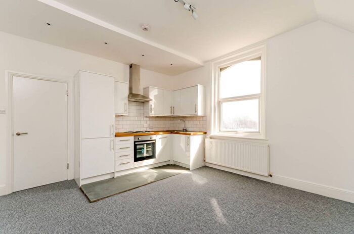 2 Bedroom Flat For Sale In Selhurst Road, Croydon, London, SE25