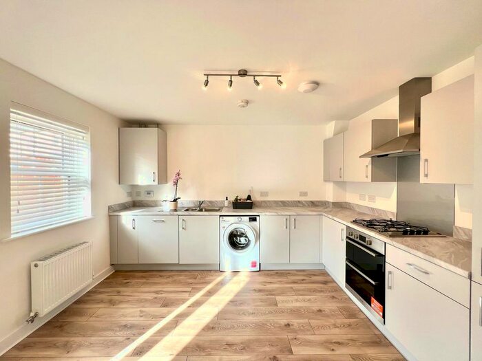 6 Bedroom Semi-Detached House To Rent In Pioneer Way, Bicester, OX26