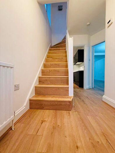 4 Bedroom Semi Detached House To Rent In Angus Gardens, London, NW9