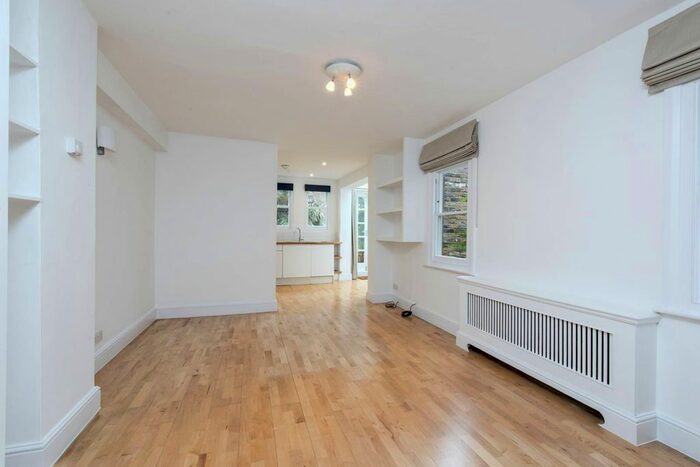 2 Bedroom Flat To Rent In New Kings Road, Fulham, London, SW6