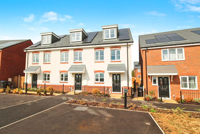 3 Bedroom End Of Terrace House For Sale In Tomalin Green, Kenilworth, CV8