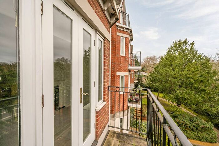 2 Bedroom Flat To Rent In Wimbledon Hill Road, Wimbledon, London, SW19