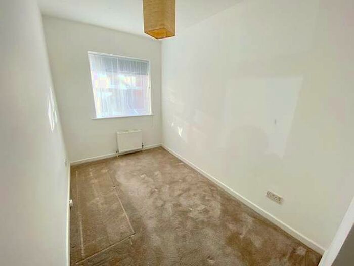 Flat To Rent In Dickerage Road, New Malden, Surrey, KT1