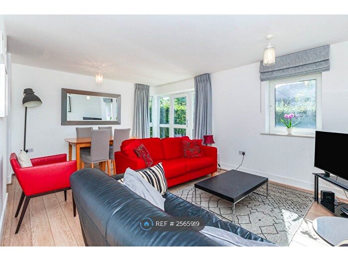 2 Bedroom Flat To Rent In Pavilions, Windsor, SL4