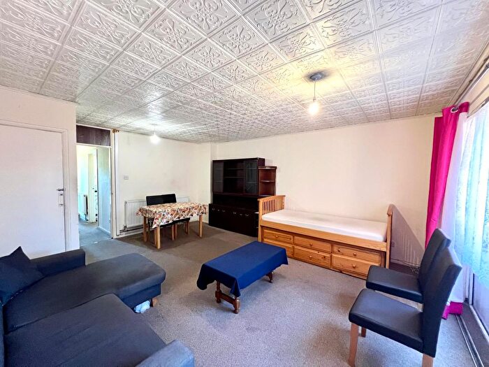 3 Bedroom Detached House To Rent In Ferndale Avenue, Hounslow, TW4