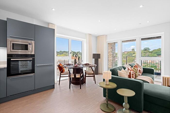 2 Bedroom Apartment For Sale In Bronze Walk, Erith, DA8