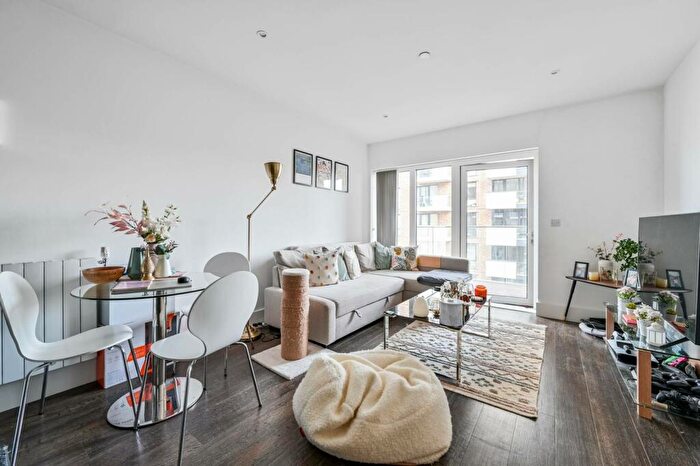 1 Bedroom Flat To Rent In Plumstead Road, Woolwich, London, SE18