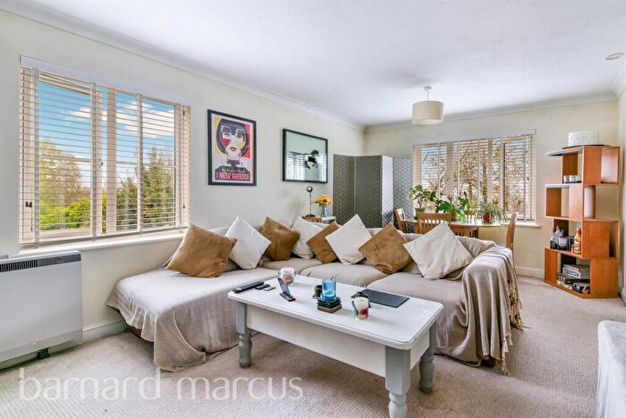 3 Bedroom Flat For Sale In Lawrie Park Road, London, SE26