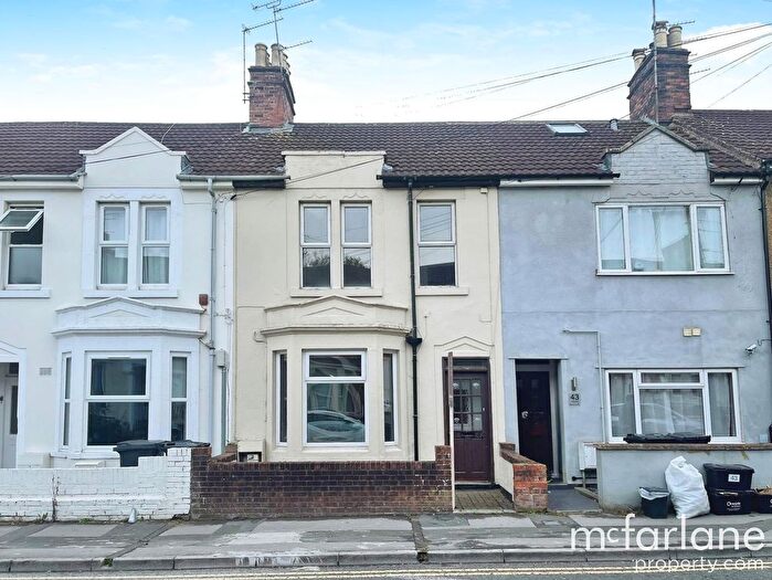 3 Bedroom Terraced House For Sale In Curtis Street, Swindon, SN1