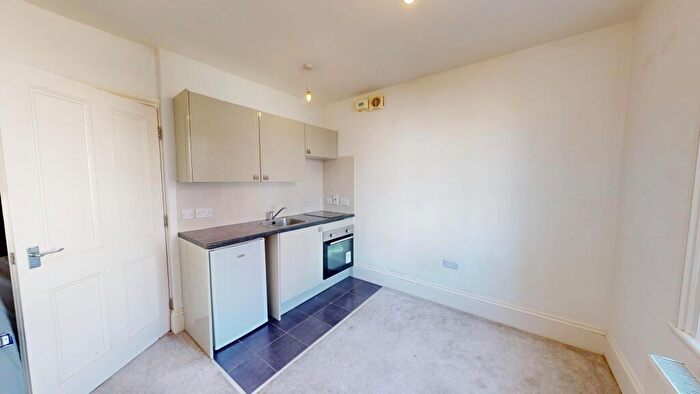 Studio To Rent In Brunswick Road, Hove, BN3