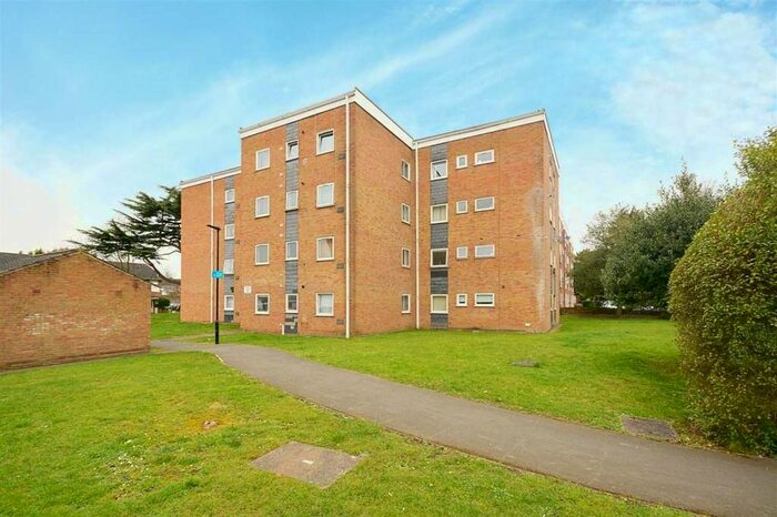 2 Bedroom Flat To Rent In Aplin Way, Isleworth, TW7