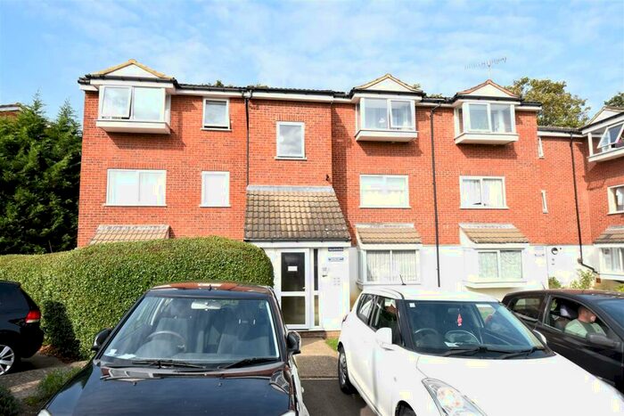 2 Bedroom Flat To Rent In Heathdene Drive, Upper Belvedere, DA17