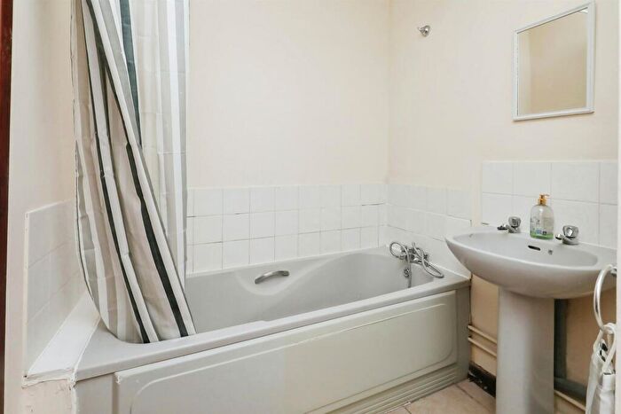2 Bedroom Flat For Sale In Laburnum Crescent, Dereham, NR19
