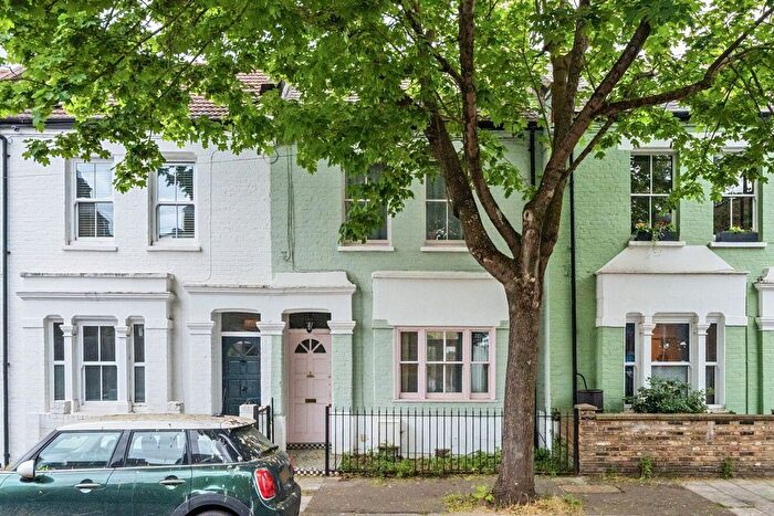 3 Bedroom Detached House For Sale In Thorparch Road, London, SW8