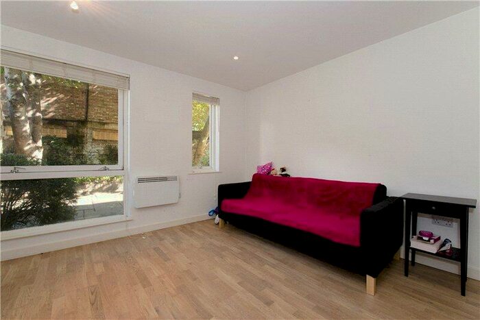 Flat To Rent In Lonsdale Place, Islington, N1