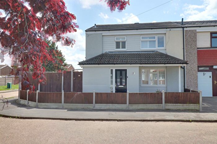 3 Bedroom Semi-Detached House For Sale In * Driveway And Garage To Rear * First Avenue, Canvey Island, SS8