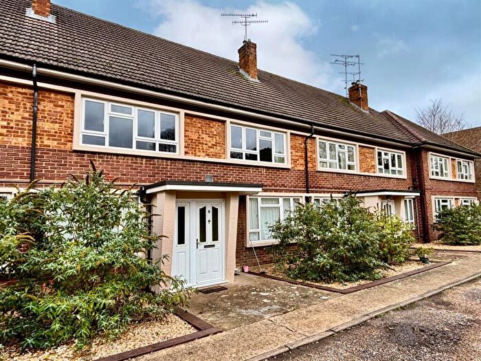 2 Bedroom Maisonette For Sale In Strathmore Court, Upper Gordon Road, GU15