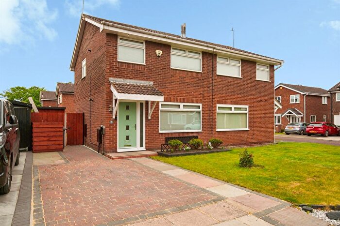 3 Bedroom Semi-detached House For Sale In Bramford Close, Wirral, CH49
