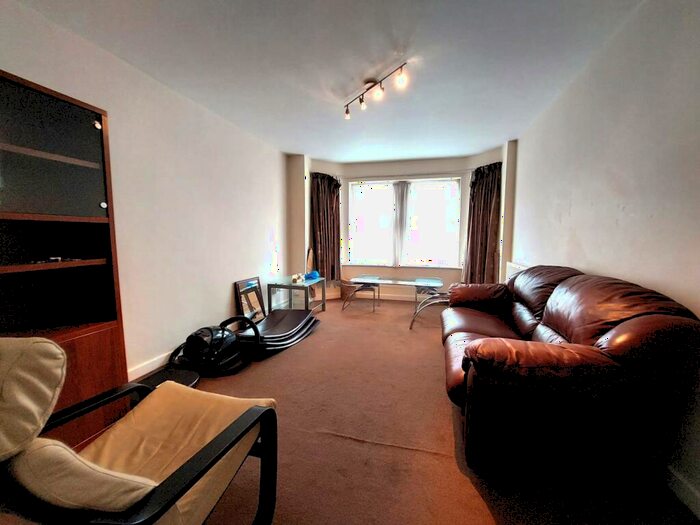 2 Bedroom Flat To Rent In Riverside House, Holden Road, Woodside Park, London, N12