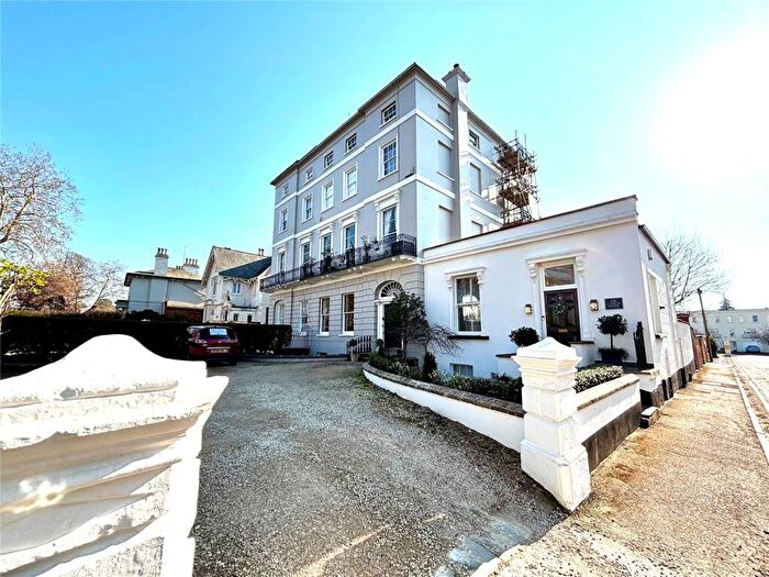 2 Bedroom Apartment For Sale In London Road, Cheltenham, Gloucestershire, GL52