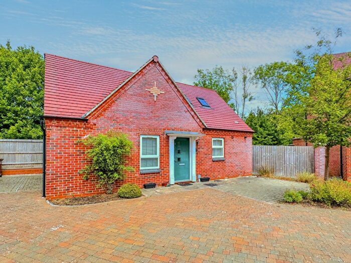 3 Bedroom Detached House For Sale In Ritchie Close, Crick, NN6