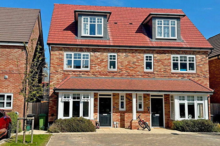 4 Bedroom Semi-Detached House For Sale In King Henry Avenue, Wallingford, OX10