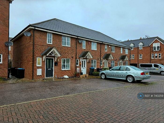 3 Bedroom End Of Terrace House To Rent In Firemans Run, Milton Keynes, MK17