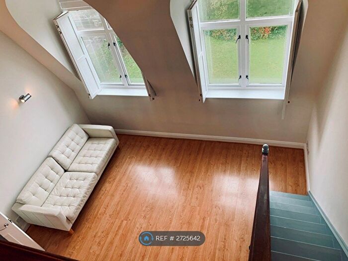 1 Bedroom Flat To Rent In Braemar Court, Brentford, TW8