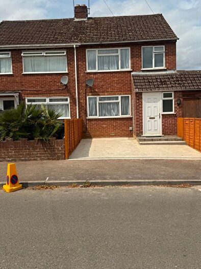 3 Bedroom Semi-Detached House To Rent In Hillview Crescent, Banbury, OX16