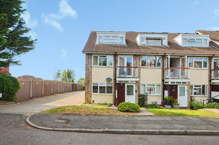 1 Bedroom Maisonette For Sale In Harriet Way, Bushey, WD23