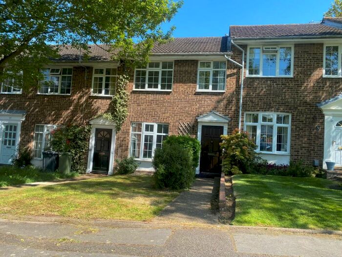 3 Bedroom House To Rent In Oakfields, Worplesdon, GU3