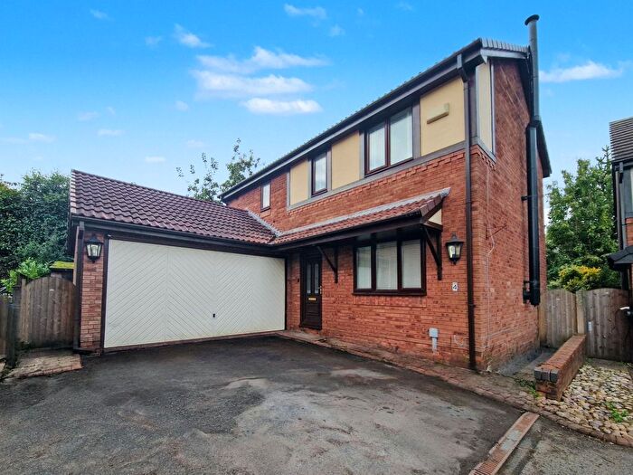 4 Bedroom Detached House To Rent In Carlisle Close, Whitefield, M45
