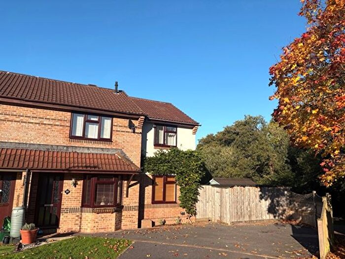 3 Bedroom Semi-detached House For Sale In Butts Close, Honiton, EX14