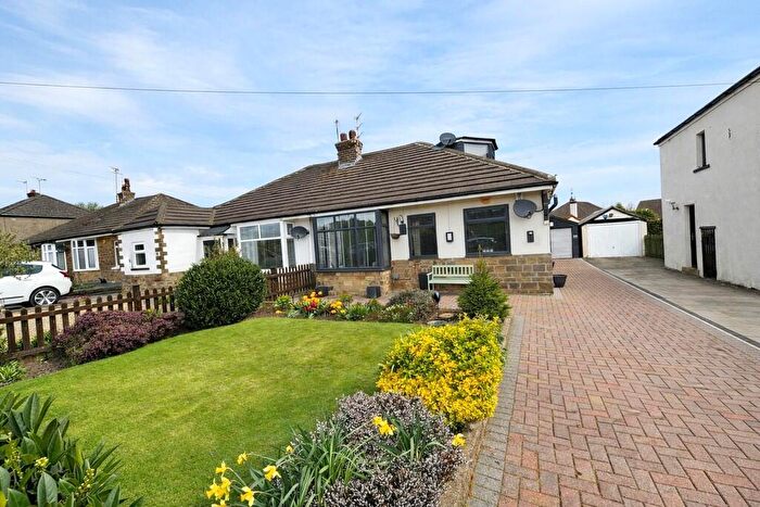 3 Bedroom Semi-Detached Bungalow For Sale In Leaventhorpe Lane, Thornton, Bradford, BD13