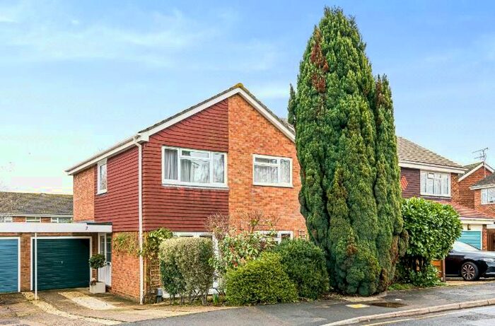 4 Bedroom Detached House To Rent In Beatty Avenue, Guildford, GU1